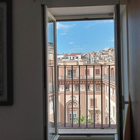 Barbaja Suites In Street Toledo 205 Nápoly Szoba fotó